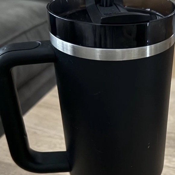 Stanley 40 oz Stainless Steel H2.0 FlowStateQuencher Tumbler Black 2.0 - Picture 6 of 7